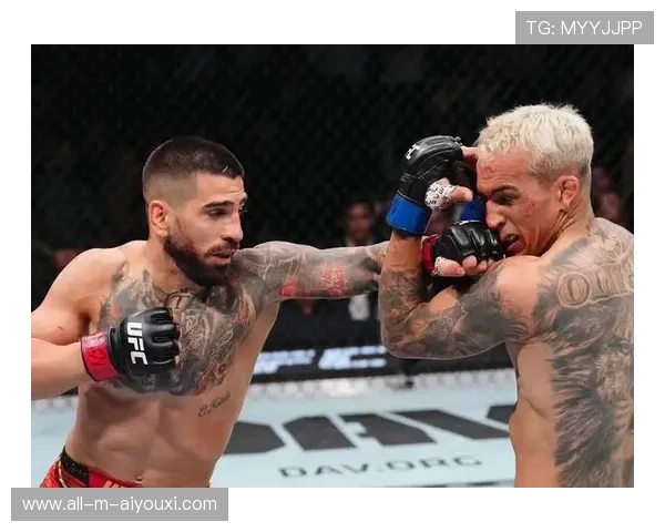 UFC拳手极限拉扯两回合后强势反扑，如何做到逆袭？